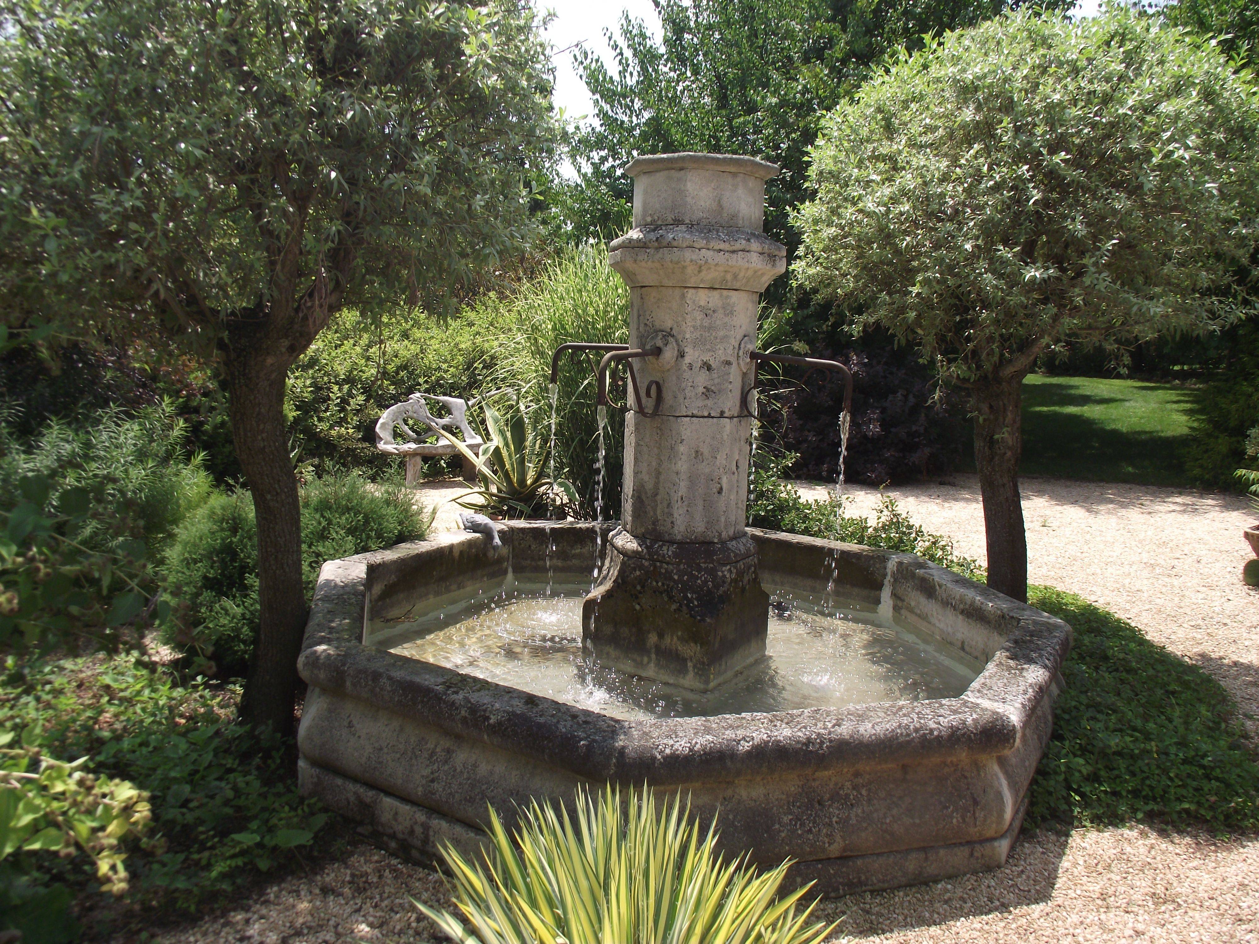 Antique Water Fountain Design Ideas