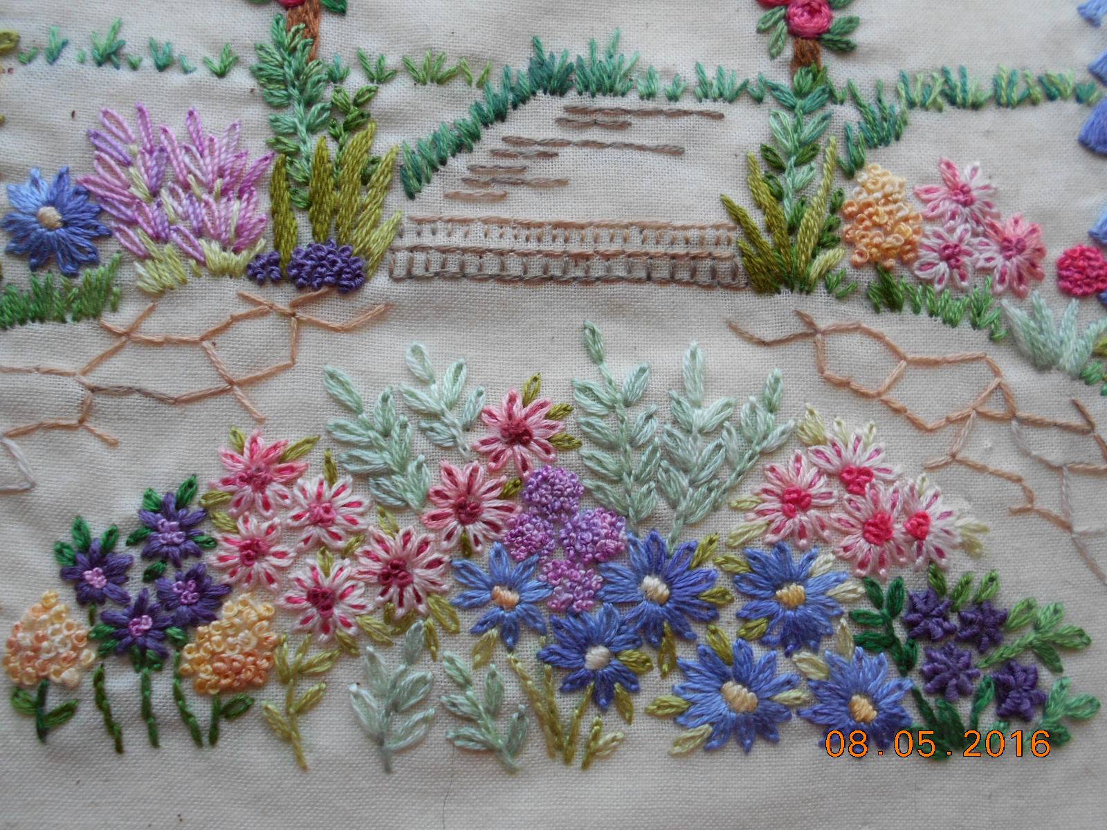 Mossy Patches Design Swan