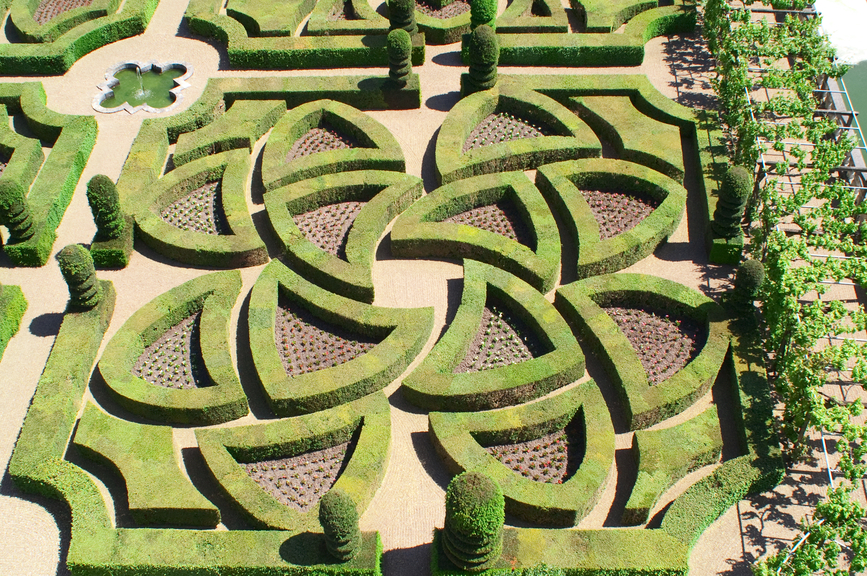 Creative Garden Labyrinth Design Ideas