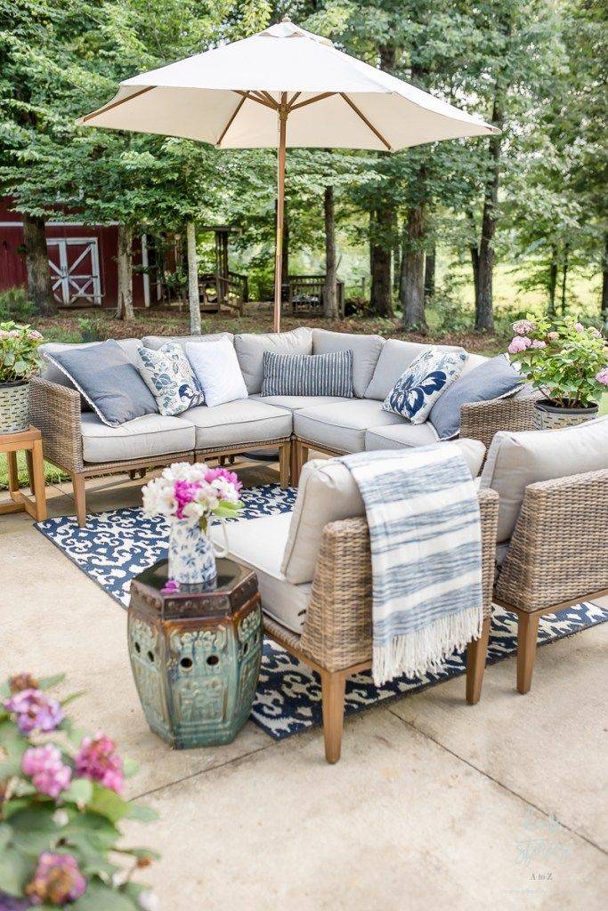 Comfy And Cozy Outdoor Balcony Decorating Ideas