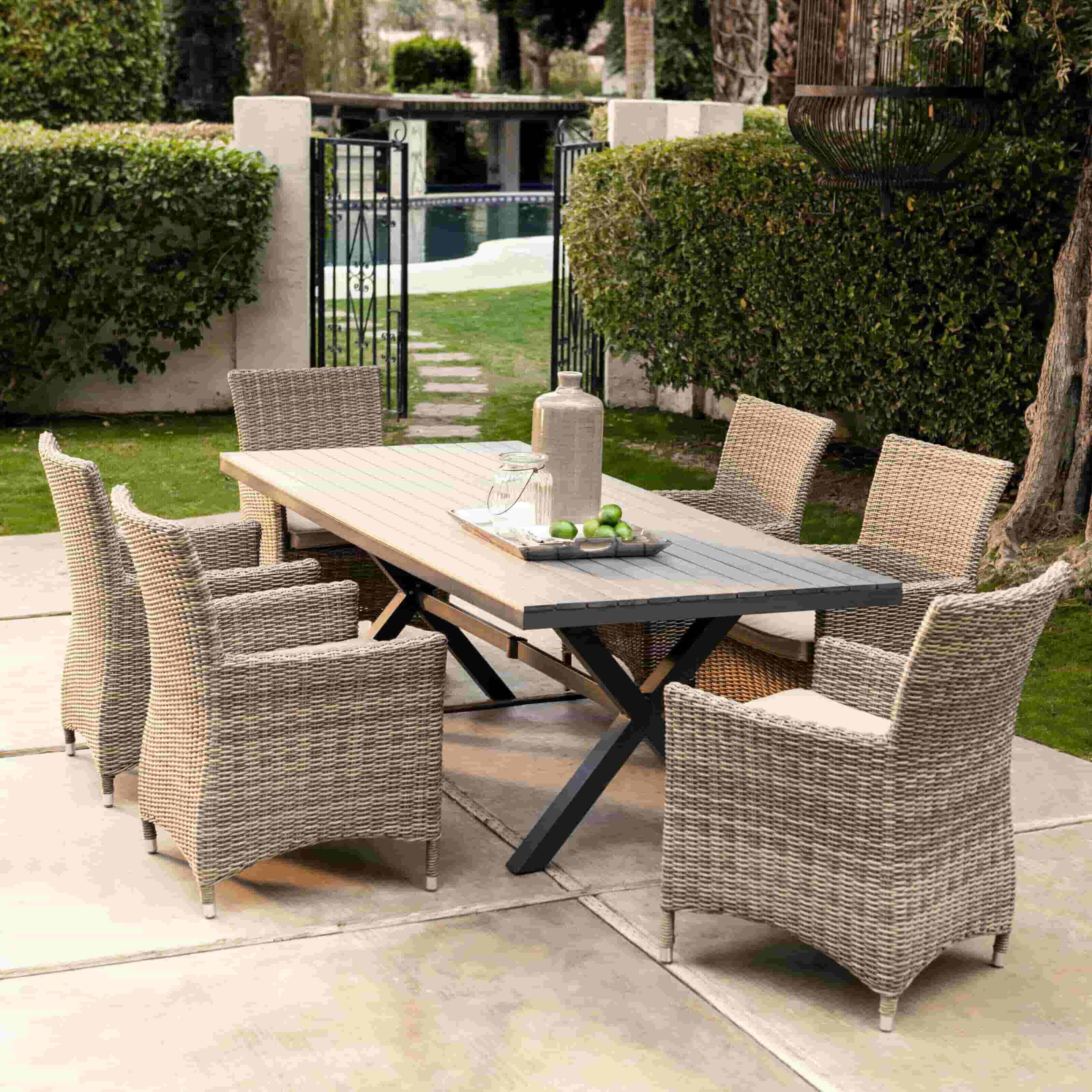 Striking Outdoor Dining Room Ideas
