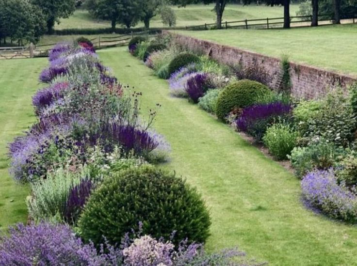 Englishstyle Jewel Box Garden