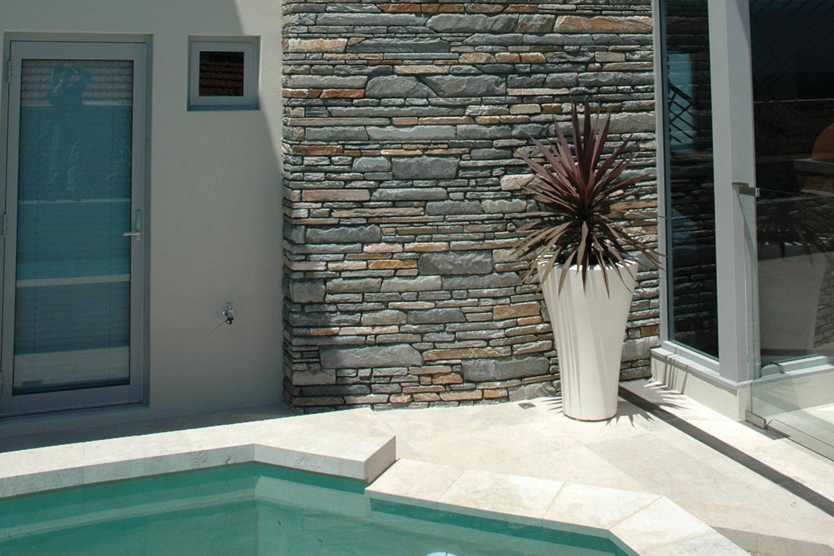 Attractive Outdoor Feature Wall Design Ideas