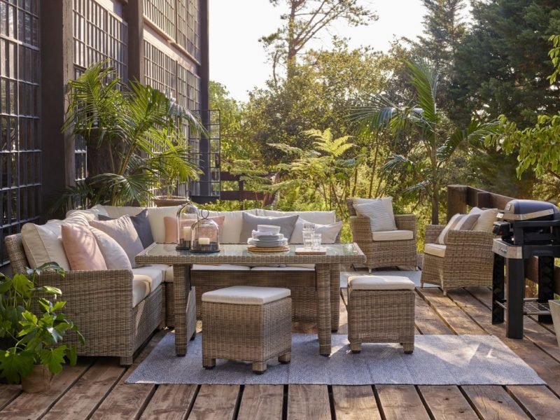The Right Garden Furniture