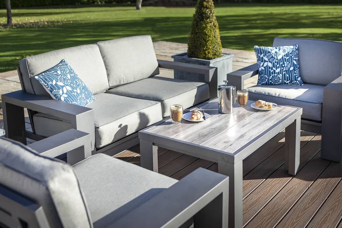 Stylish But Simple Small Garden Ideas