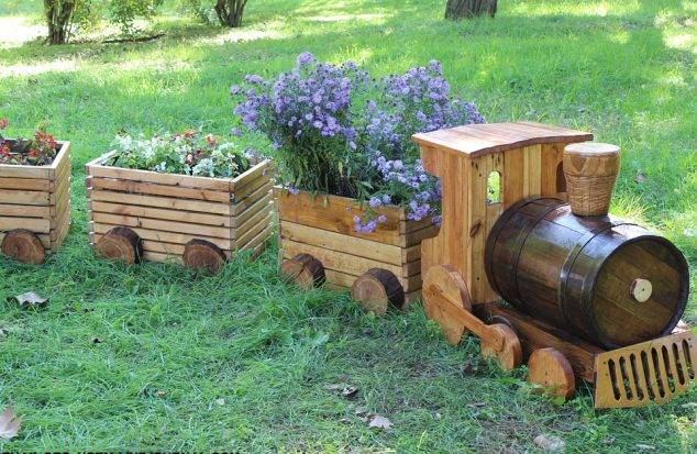 Wooden Log Train Planter Idea Pictures