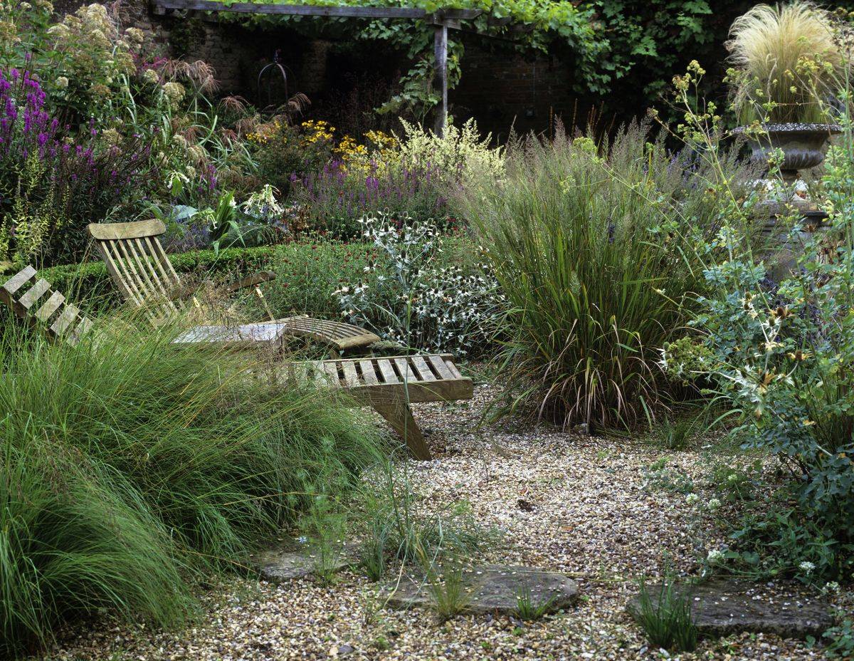 A Mediterranean Garden Style