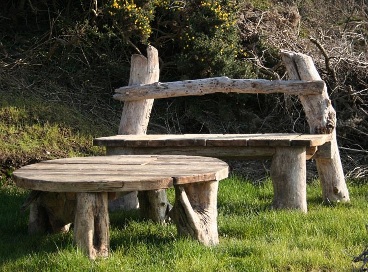 Curved Acacia Wood Bench