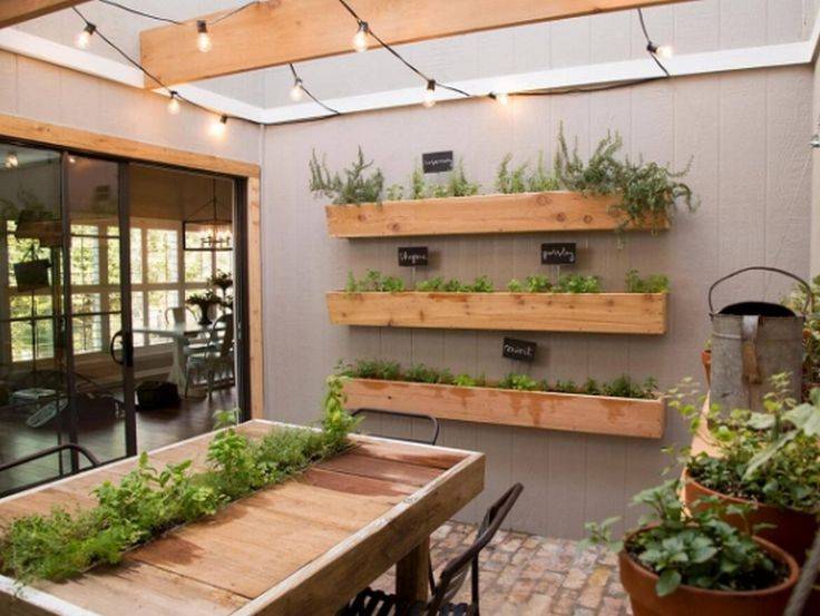 Beautiful Minimalist Vertical Garden