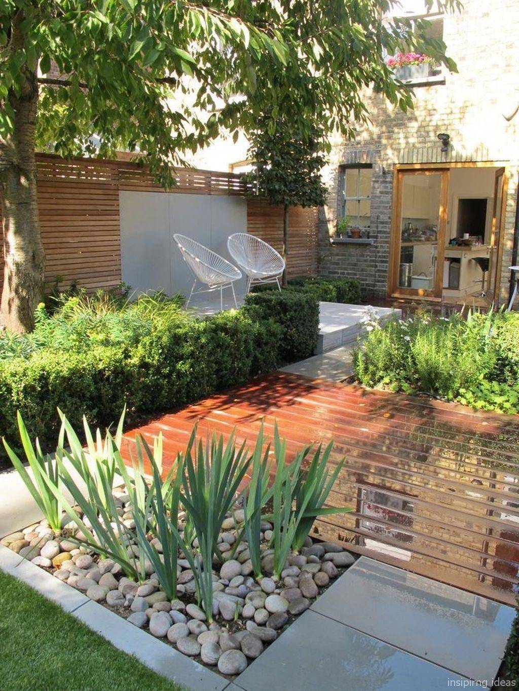 Triangular Area Front Garden Design