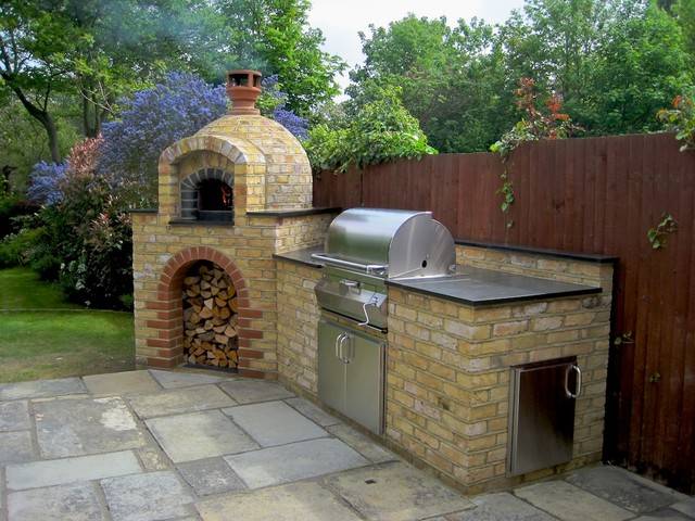 Traditional Outdoor Patio Designs