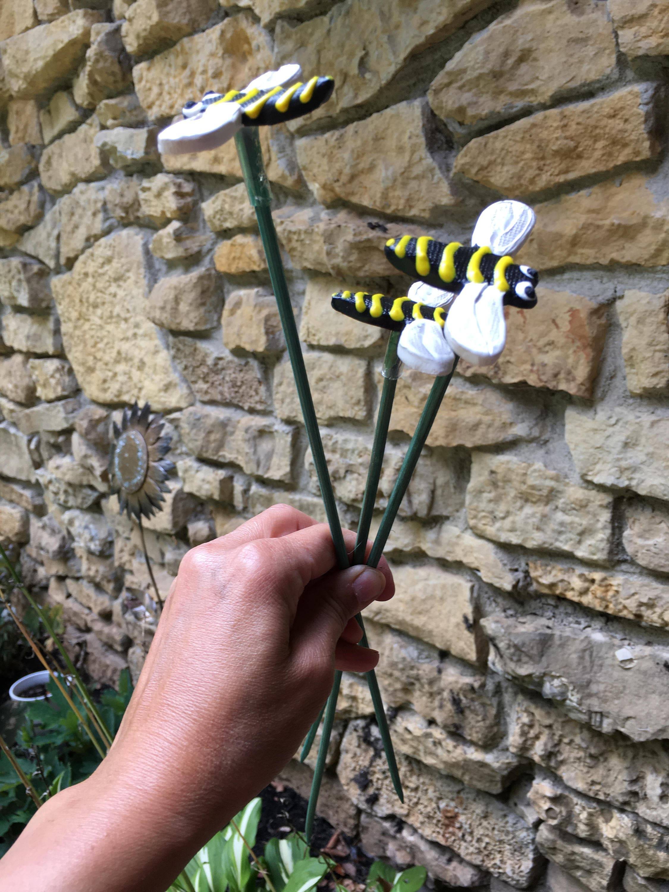 X Primitive Bumble Bee Garden Stake