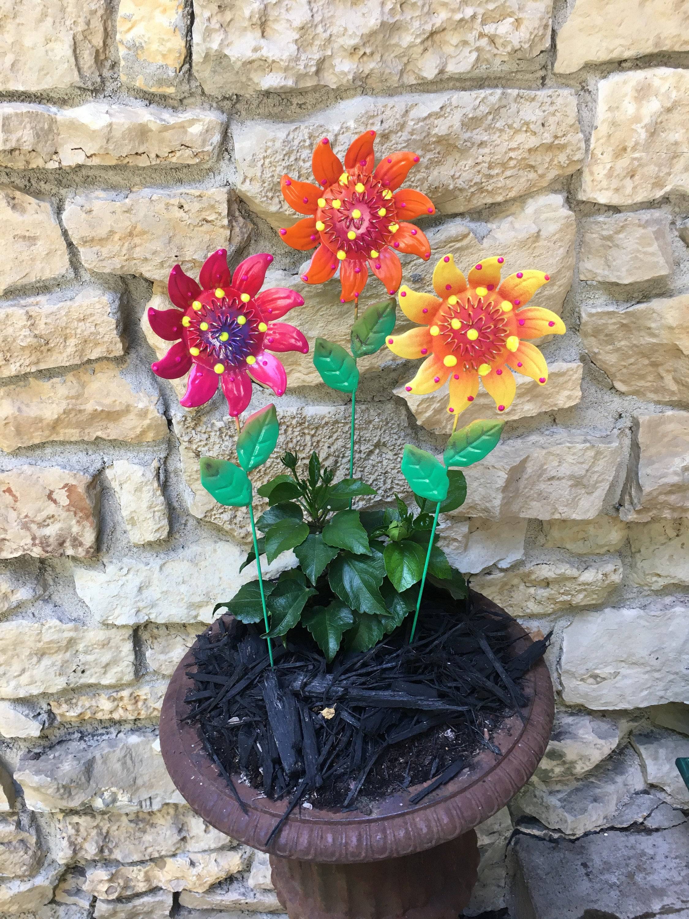 Glass And Metal Shamrock Garden Stake Decorative Garden Stakes