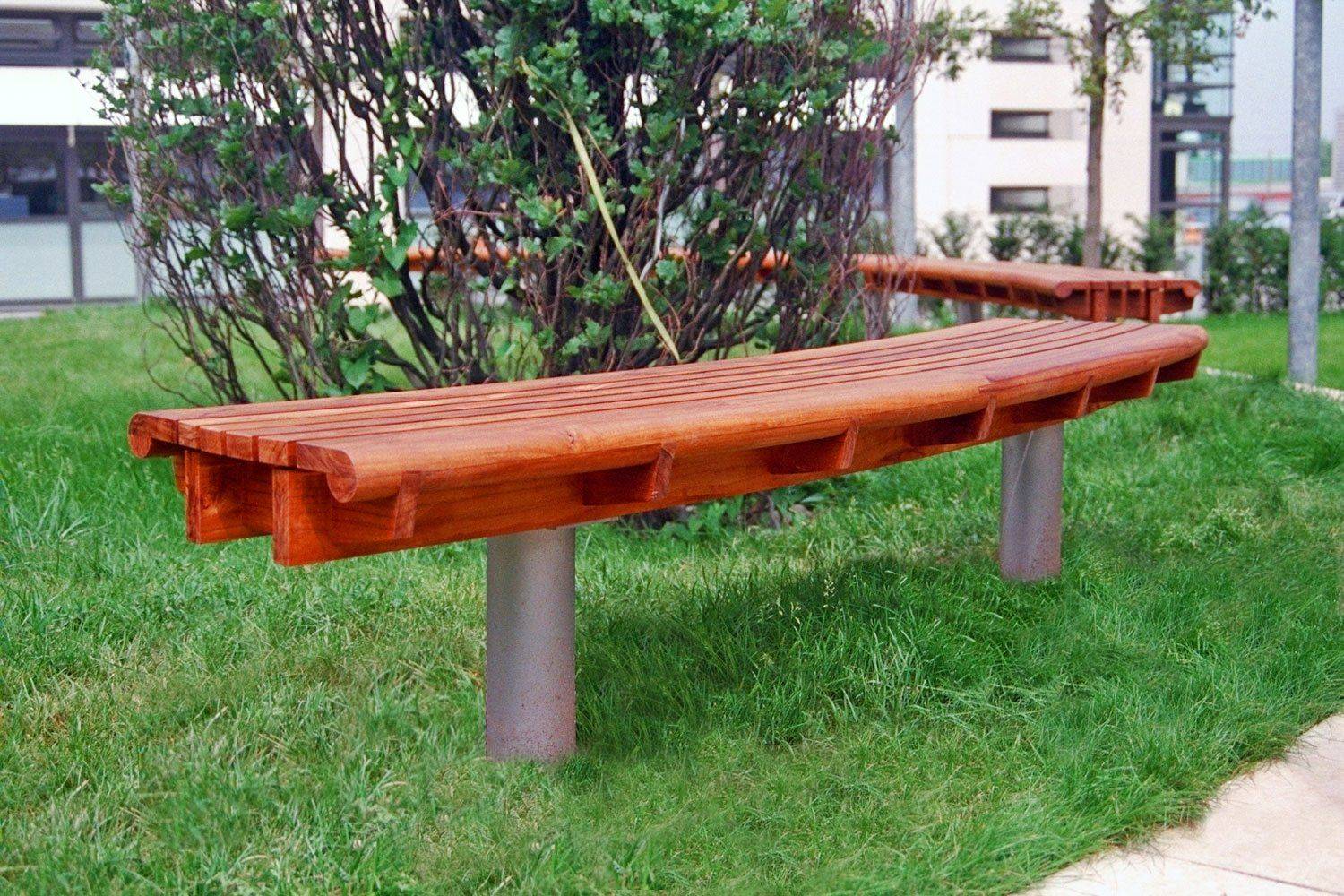 Curved Wooden Garden Bench Design Ideas
