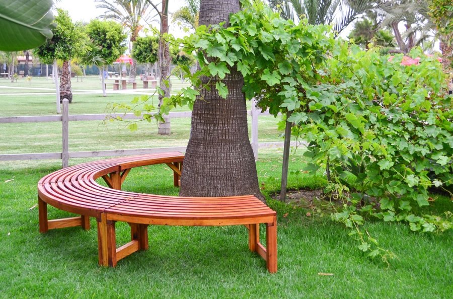 Home Haus Kapuas Teak Semicircular Tree Bench Garden Bench