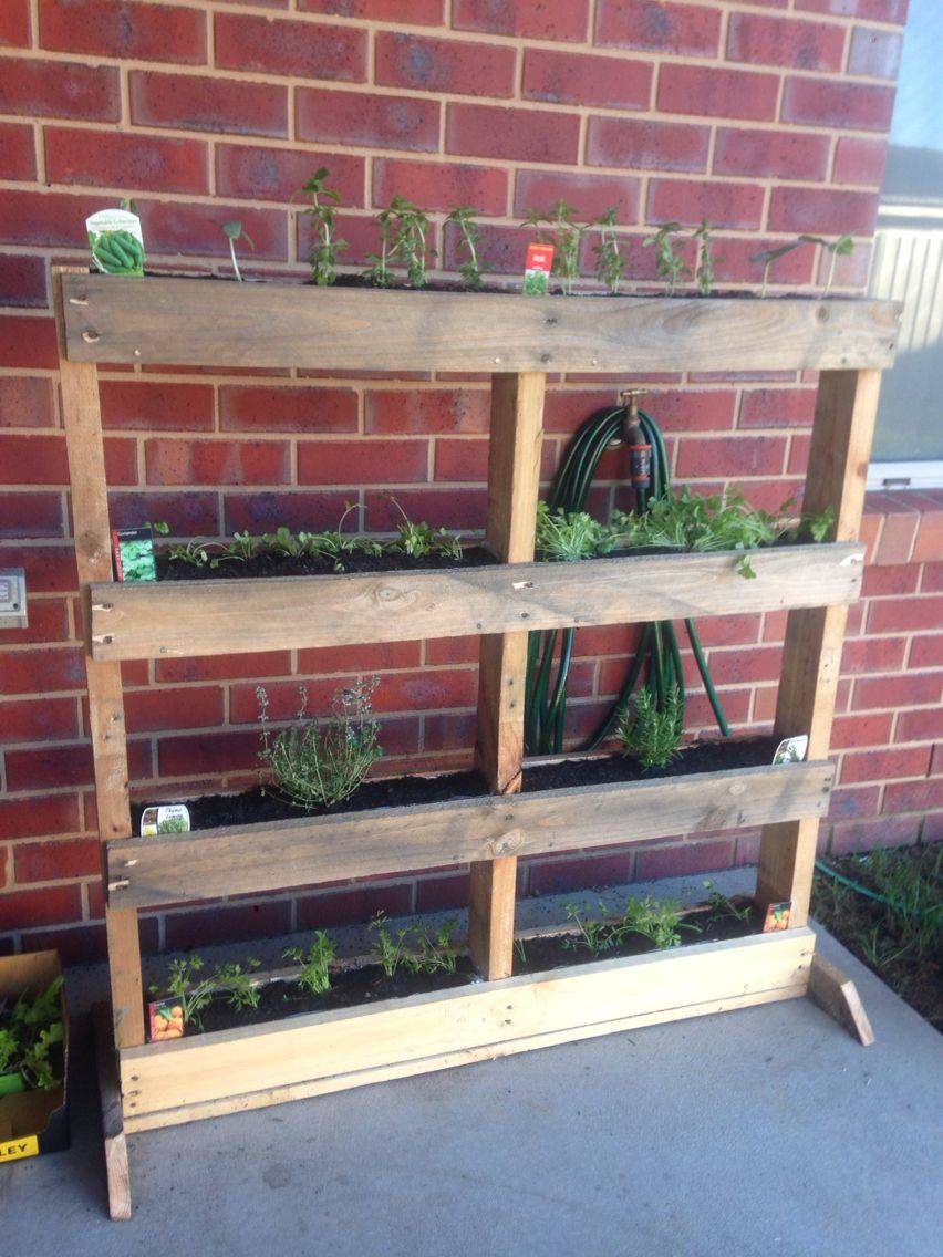 Free Standing Pallet Herb Garden Tutorial