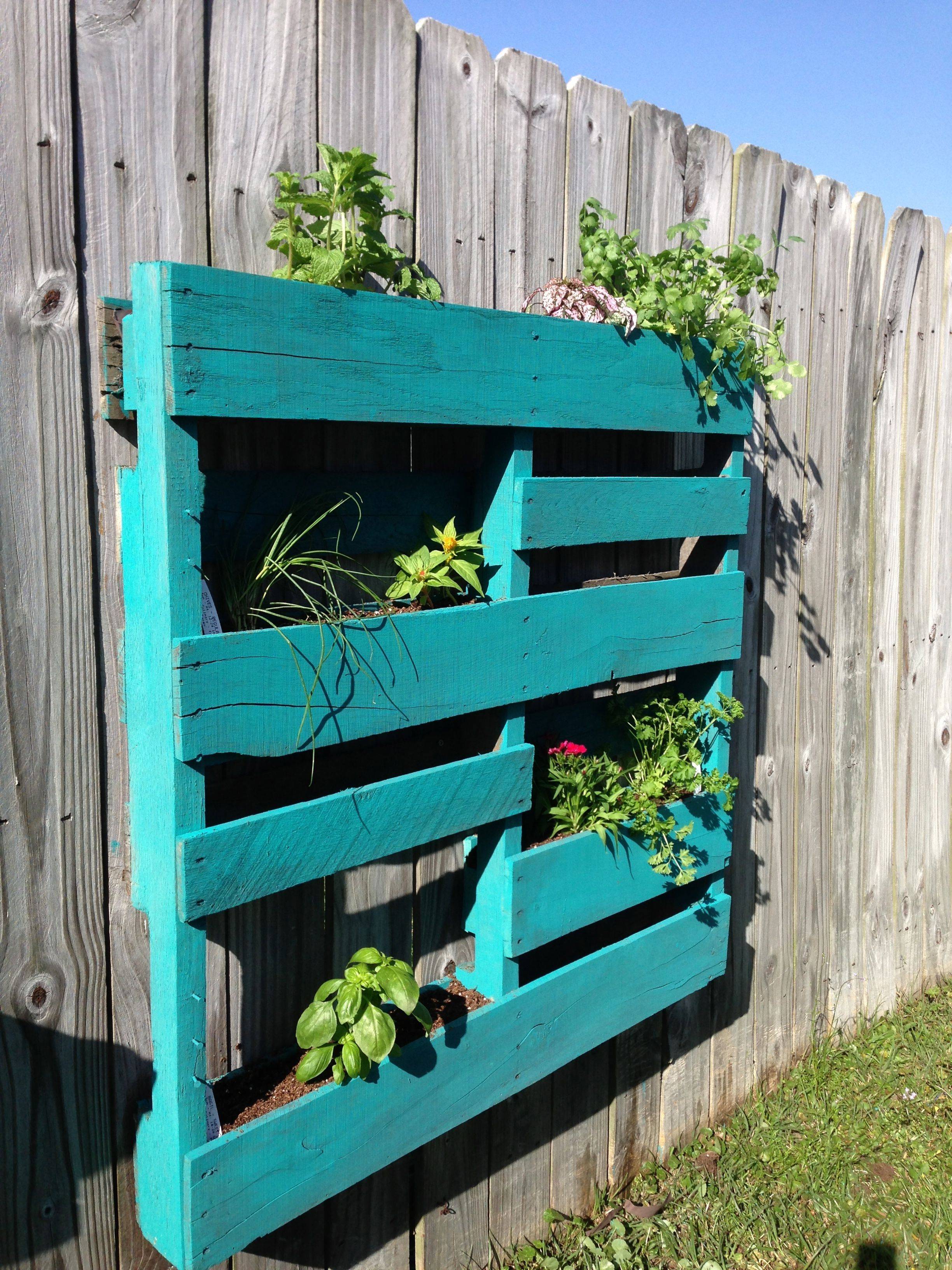 Free Standing Pallet Herb Garden Diy Showoff