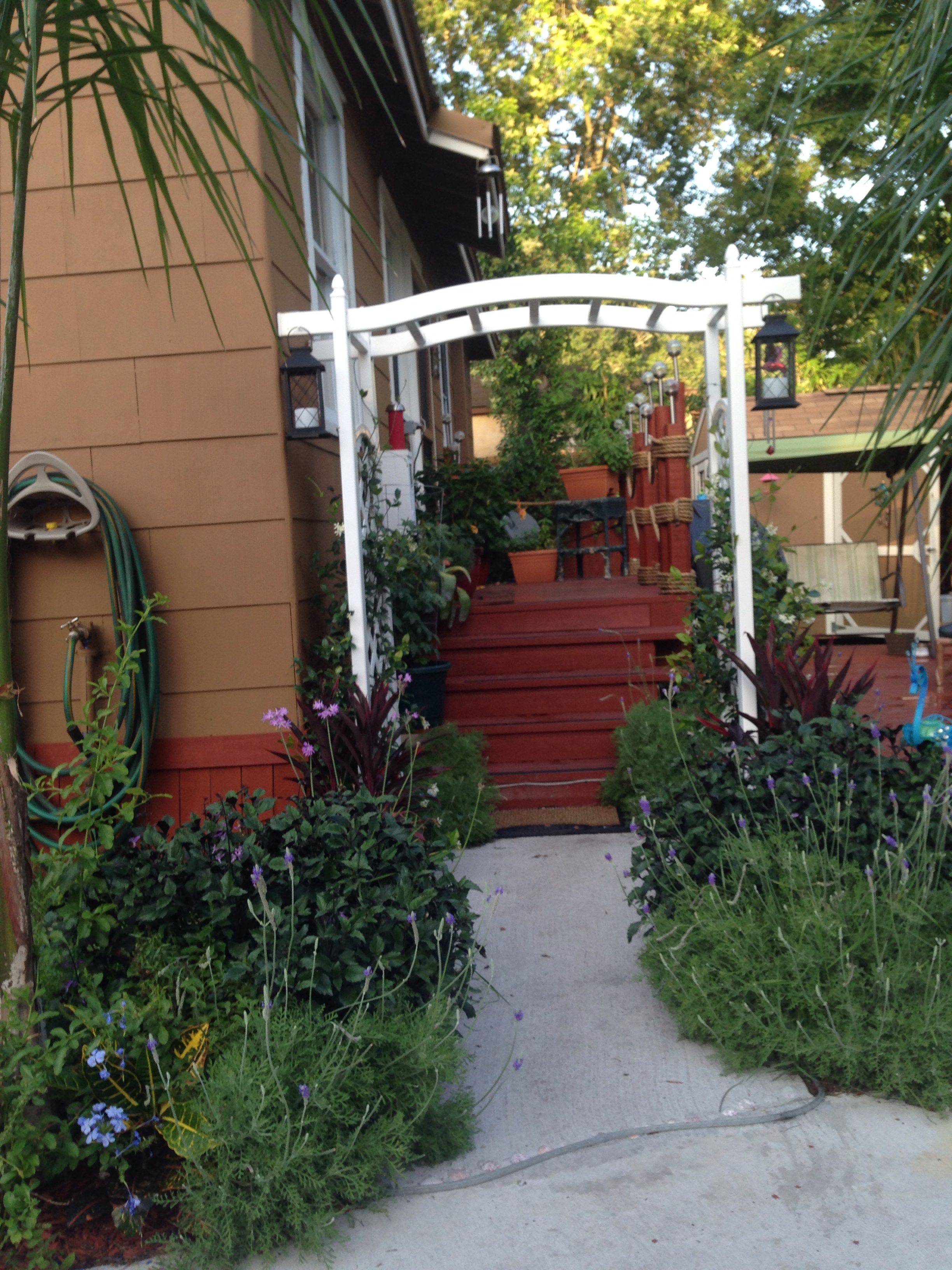 Fancy And Modern Garden Backyard Landscaping Ideas