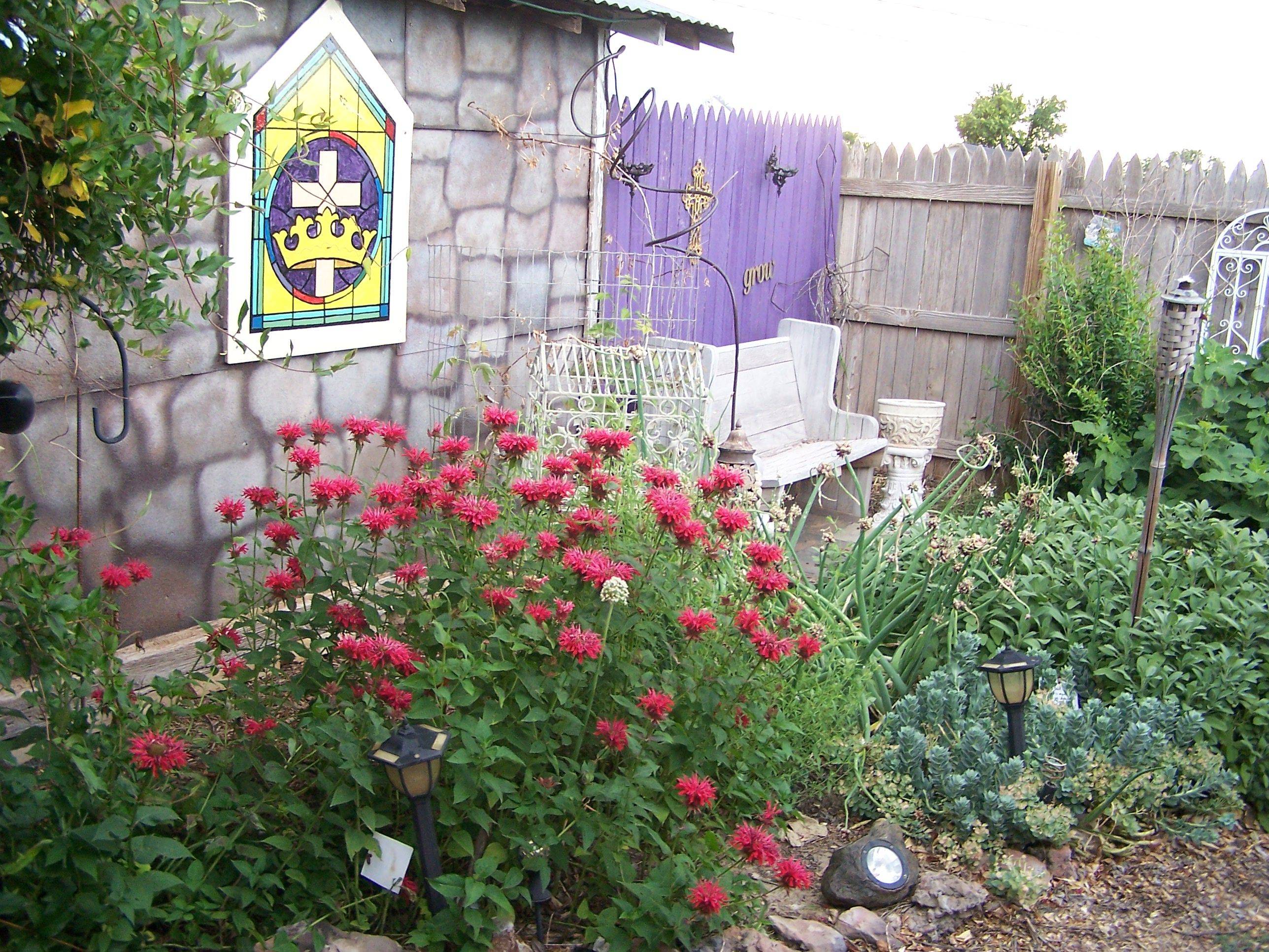 Unique Small Gardens Ideas