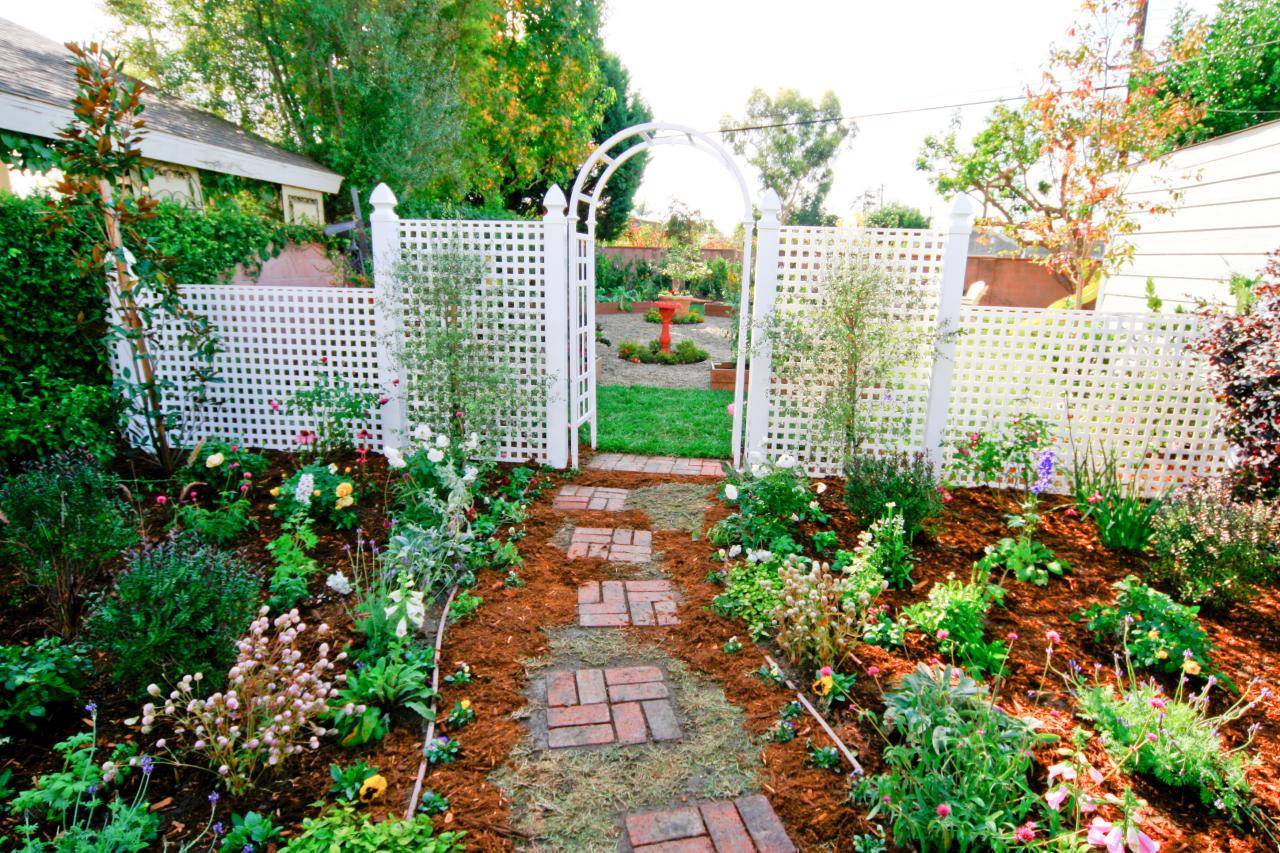 Unique Small Gardens Ideas