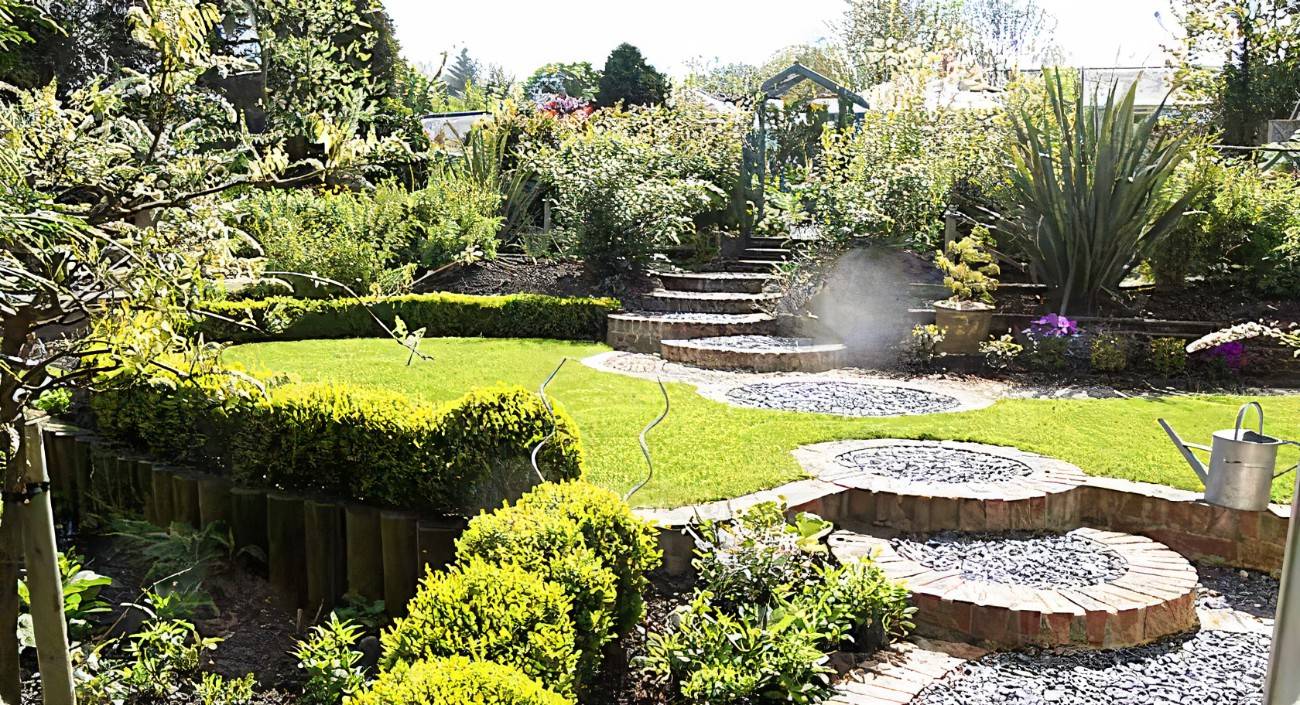 Unique Garden Fence Decoration Ideas