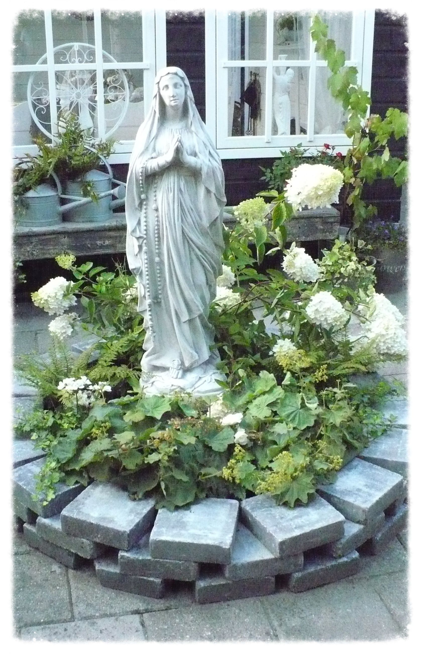 Backyard Grotto Ideas