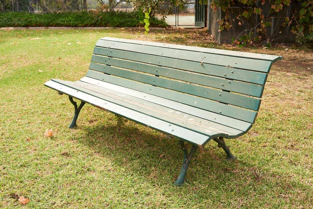 Garden Bench Decoration Ideas