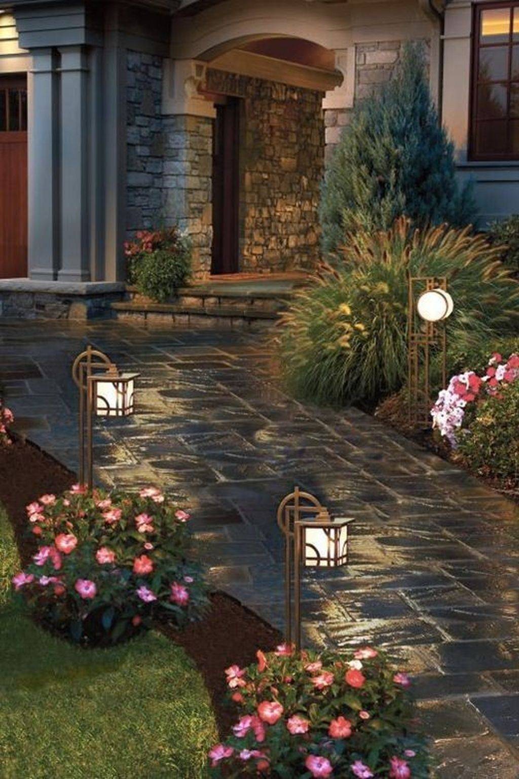 Cute Front Yard Courtyard Landscaping Ideas