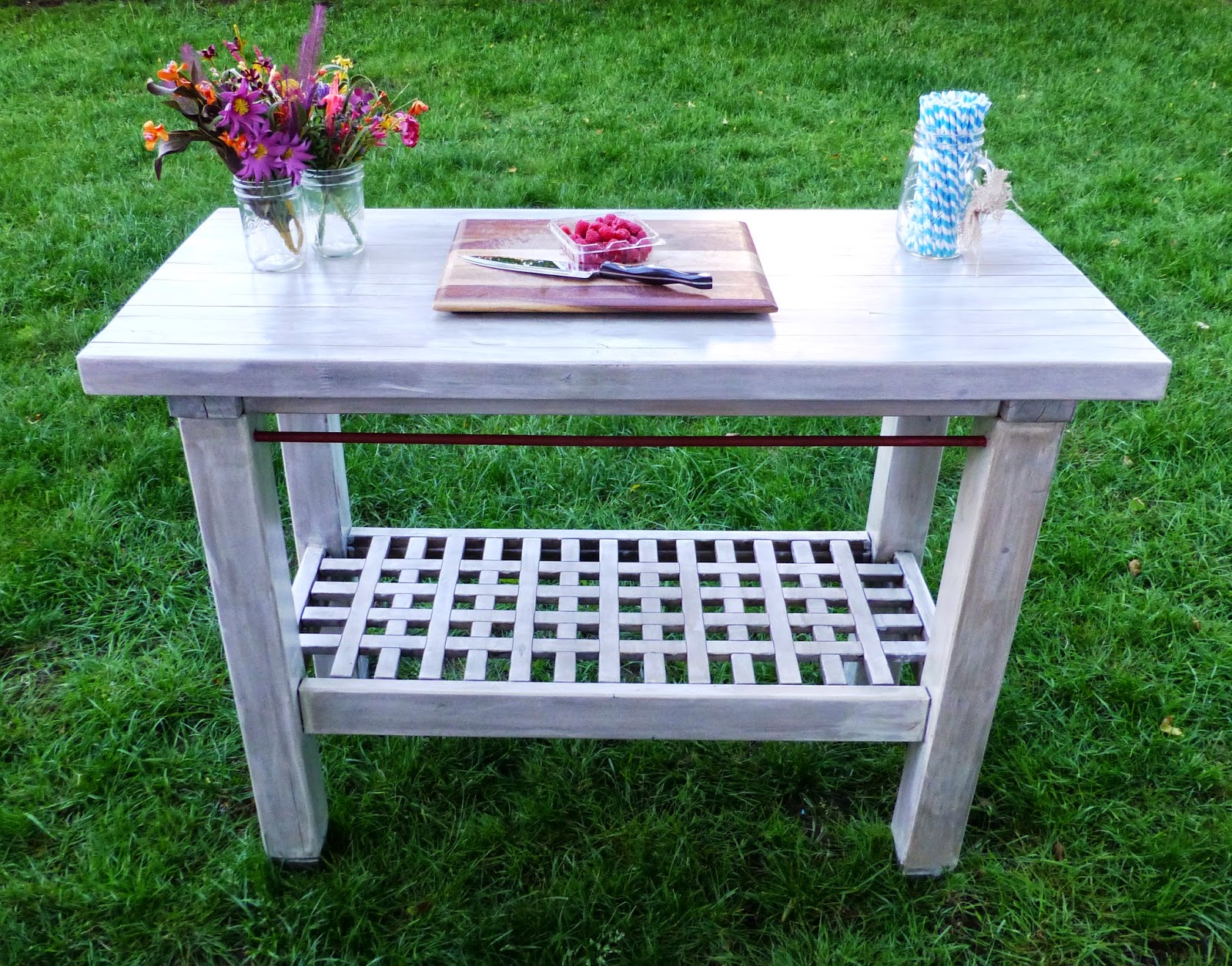 A Garden Work Table Custom Raised Gardens Potting Bench