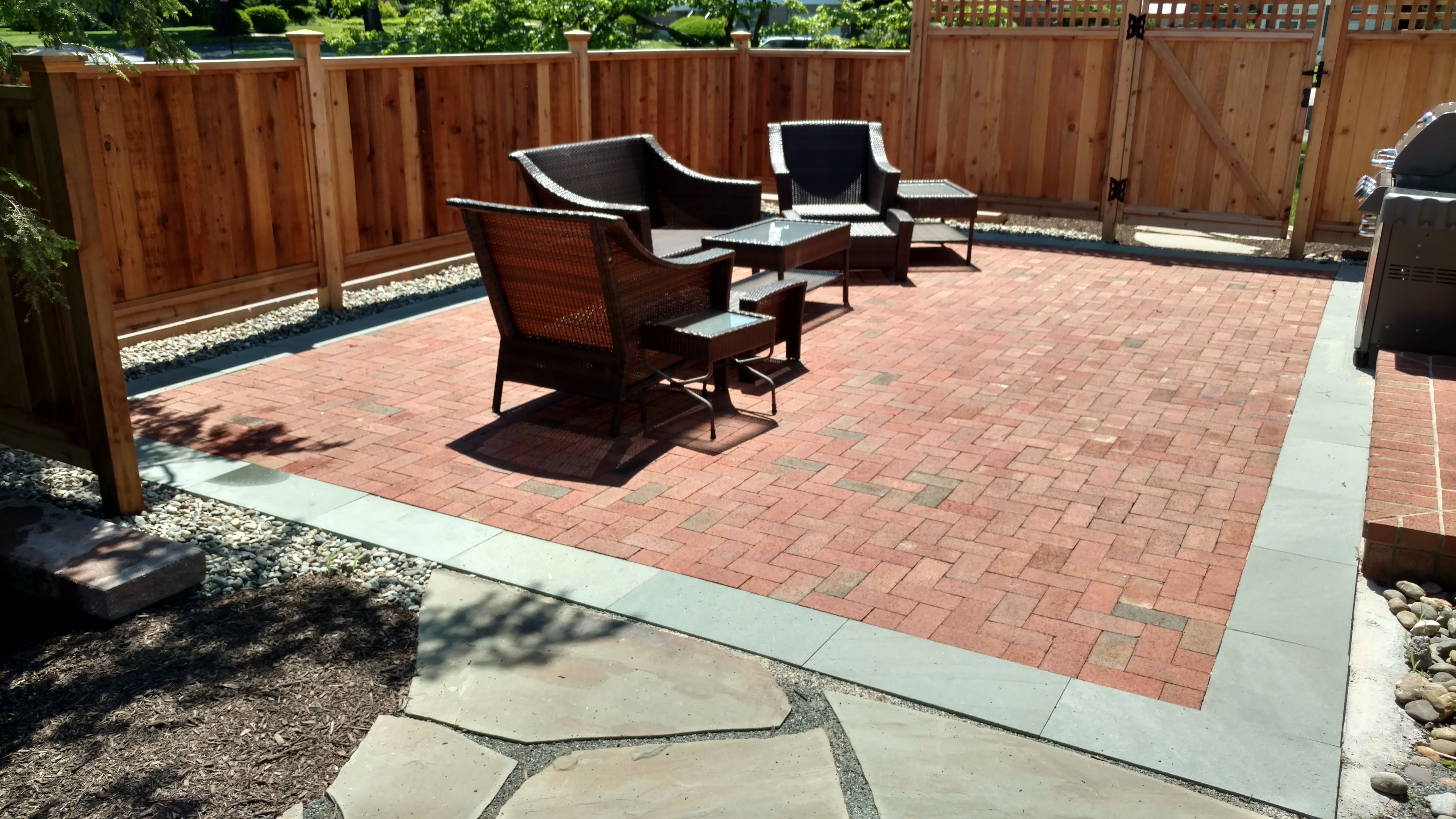 Shadybackyardideasstackedstoneedgingnaturalstonegardenpaving