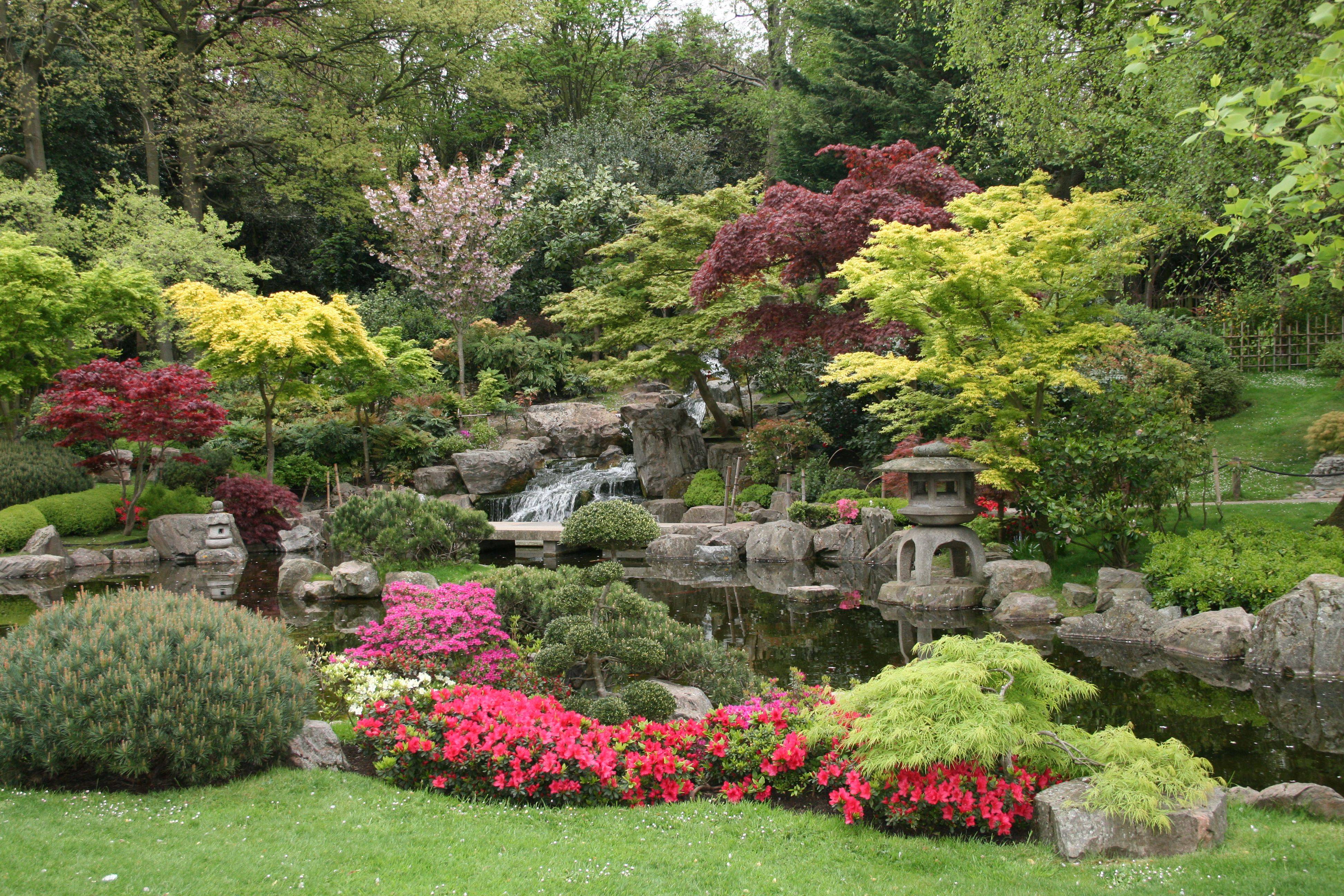 Beautiful Side Yard And Backyard Japanese Garden Design Ideas