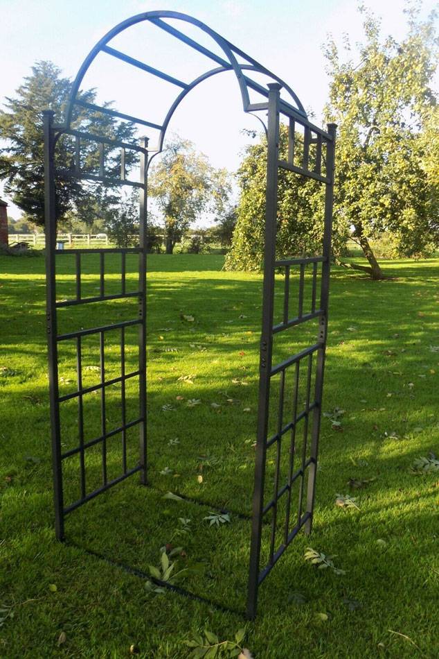 Harrod Vintage Square Wire Obelisks
