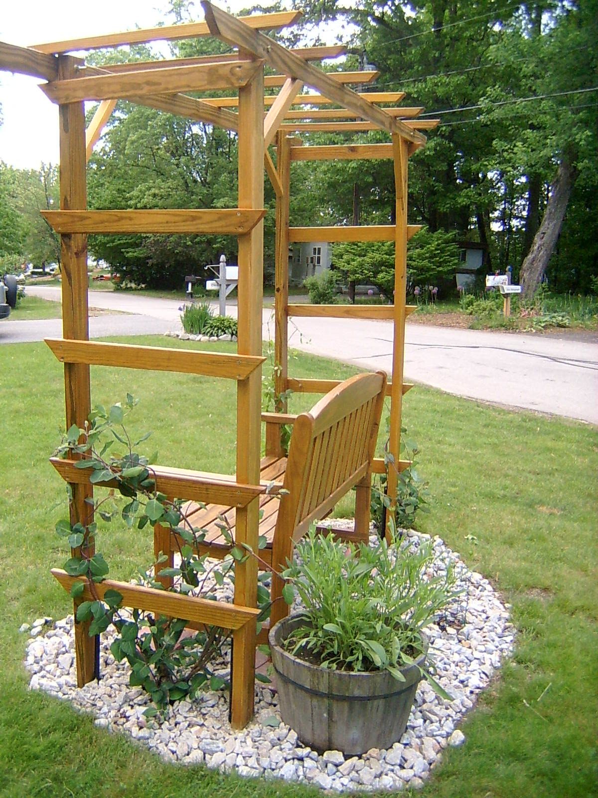 Delightful Shabby Chic Vintage Style White Arch Wrought Iron Garden