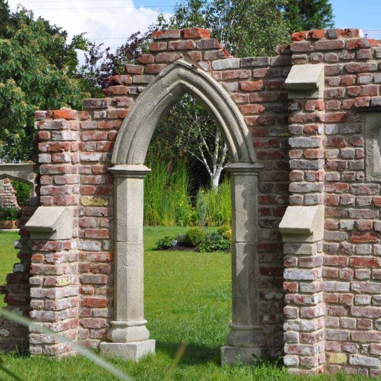 Corner Arch Ruins Redwood Stone