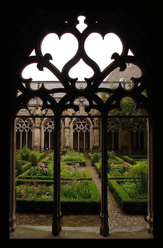 Parallax Illusion Perspective Gothic Trellis Garden Mirror Garden