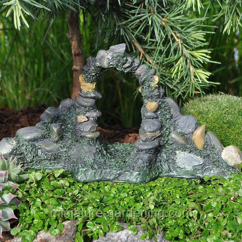 Resin Fantasy Miniatures Stone Arch Bridge Fairy