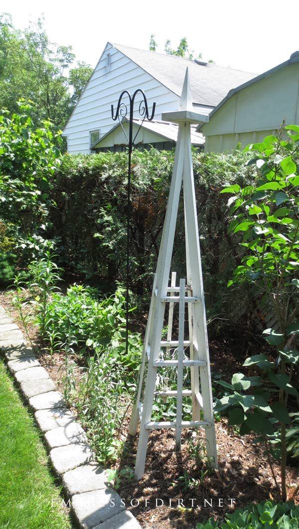 An Easy Garden Obelisk Diy Garden Projects