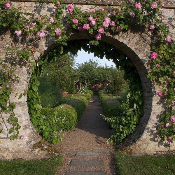 Unique Metal Sculpture Garden Gate Design