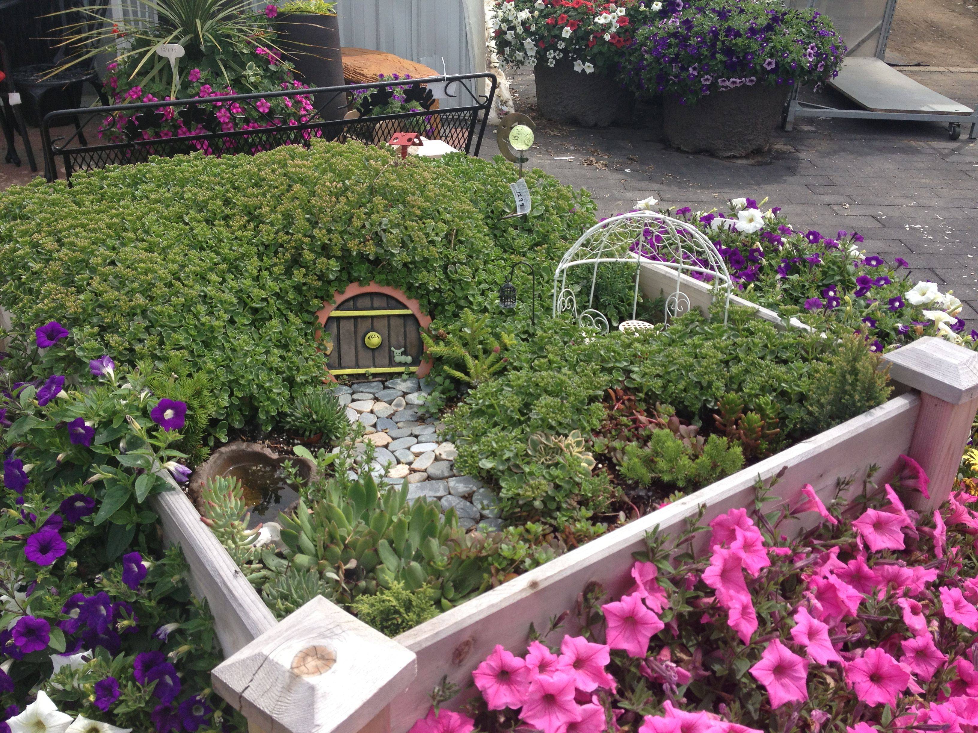 Super Cute Small Garden Ideas