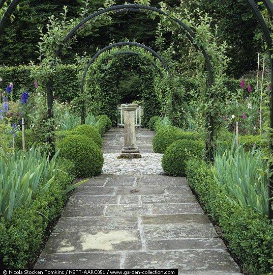 Wonderful Secret Garden Pathway Design Ideas