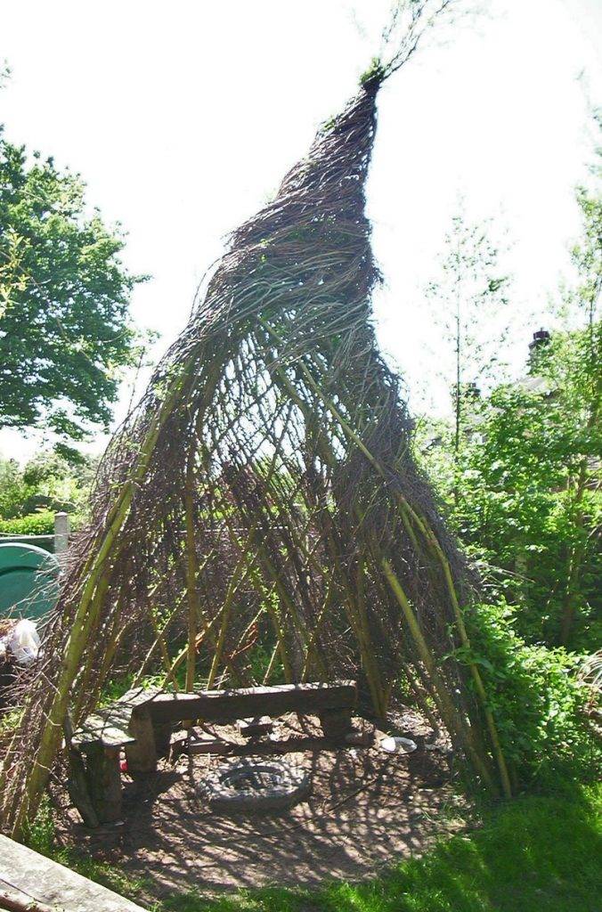 Living Outdoor Willow Structures