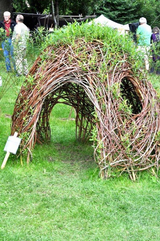Living Outdoor Willow Structures
