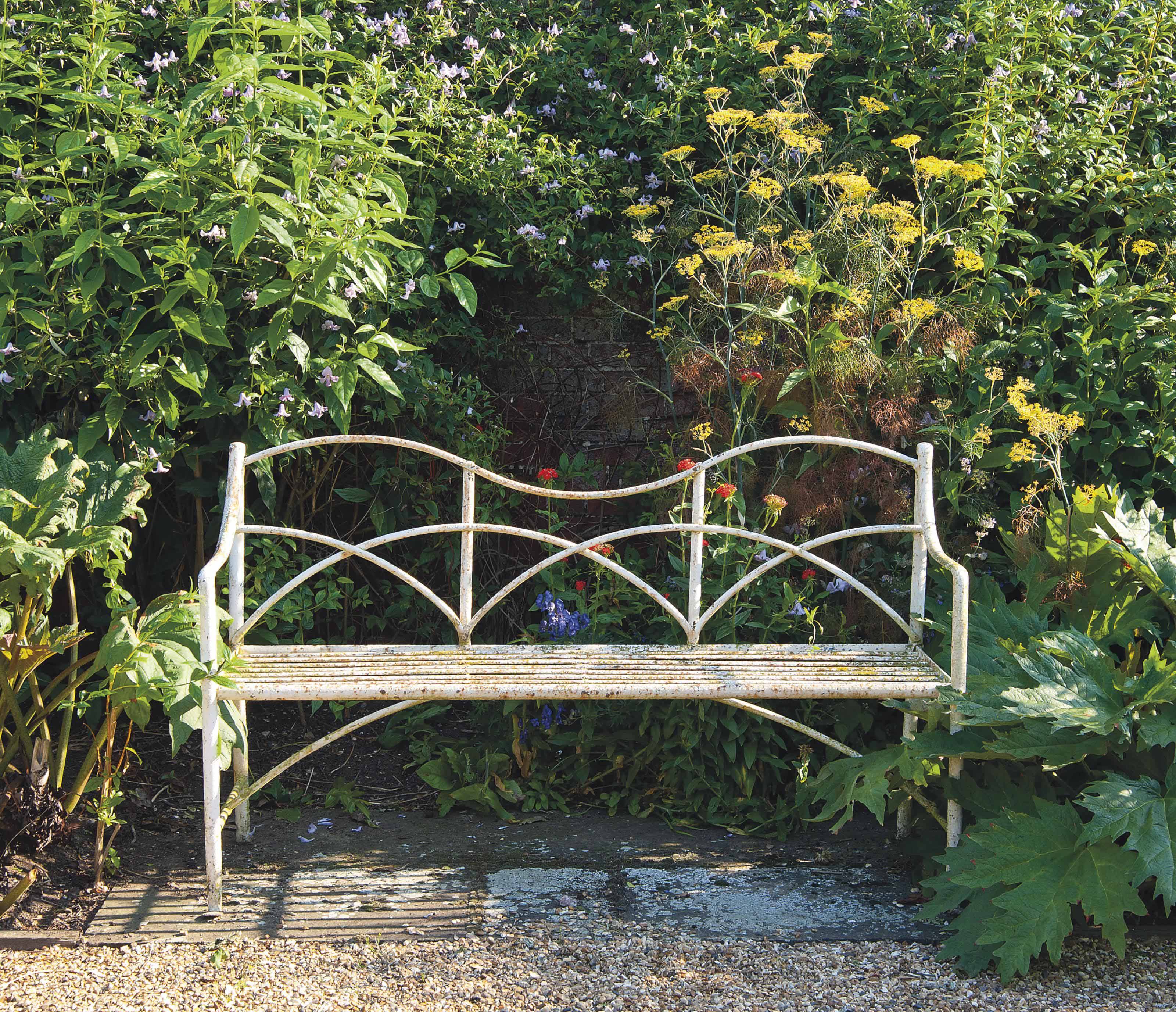 Delightful Shabby Chic Vintage Style White Arch Wrought Iron Garden