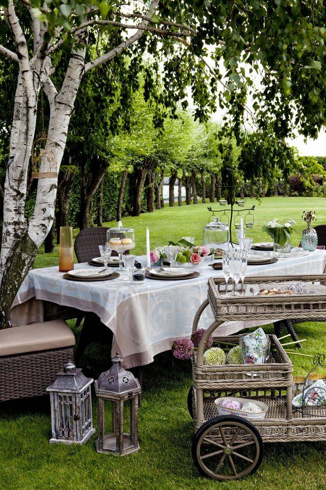 An Elegant English Country Garden Wedding