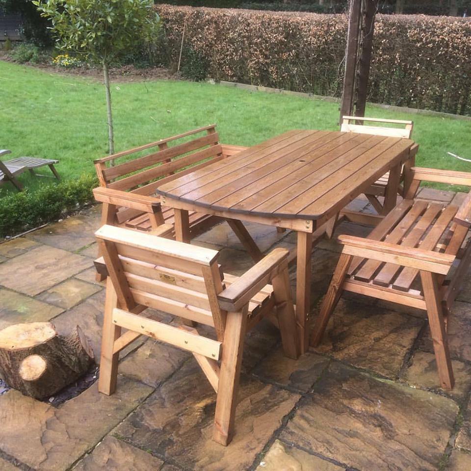 Outdoor Pallet Benches