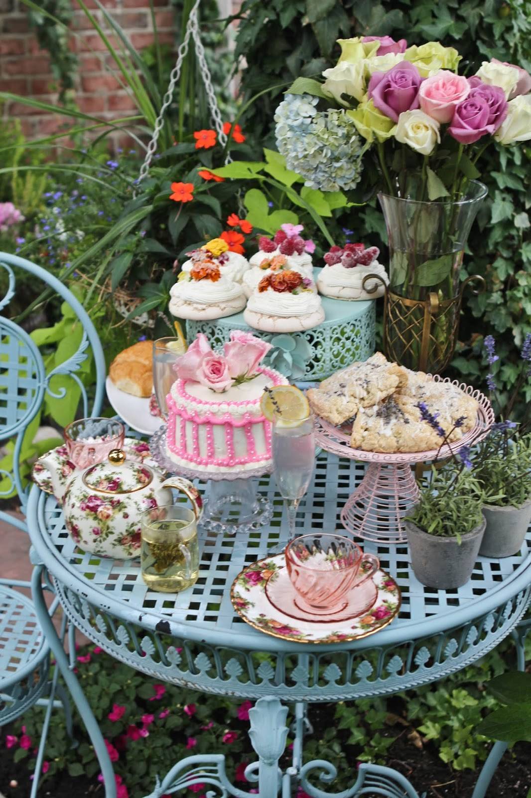 Cool Outdoor Vintage Tea Party Ideas
