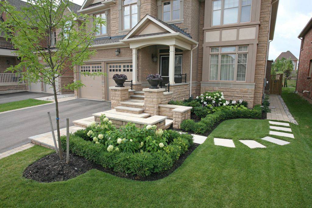 This Small Courtyard