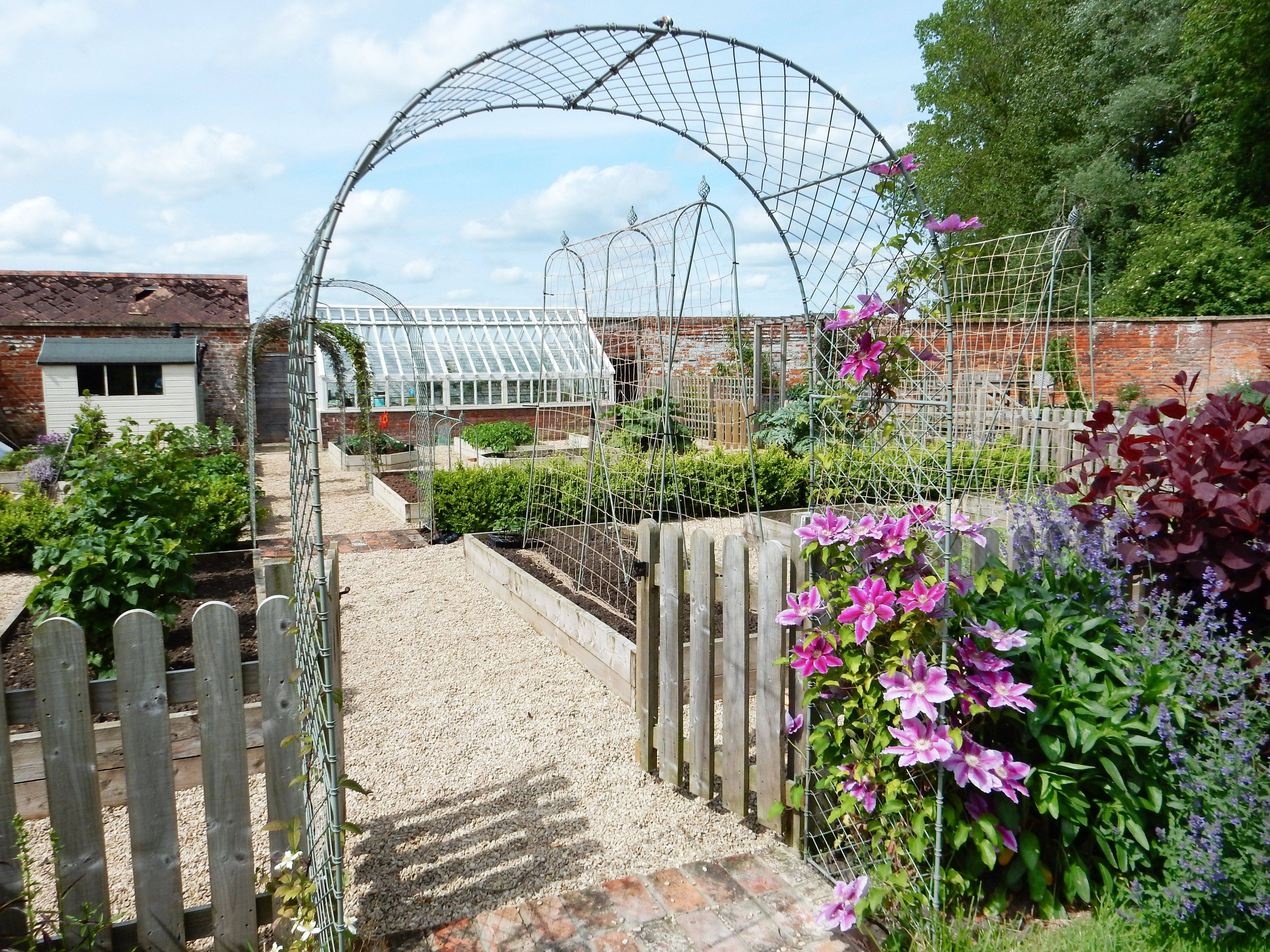 Grange Freestanding Flower Circle Garden Arches
