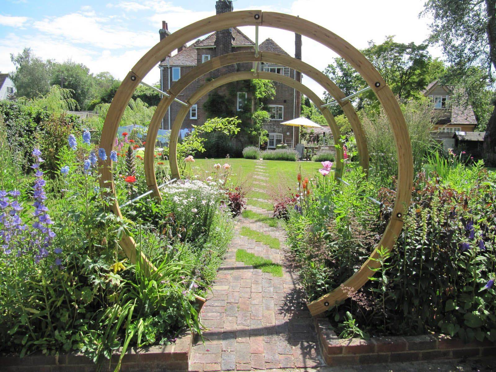 Blooma Softwood Round Top Arch