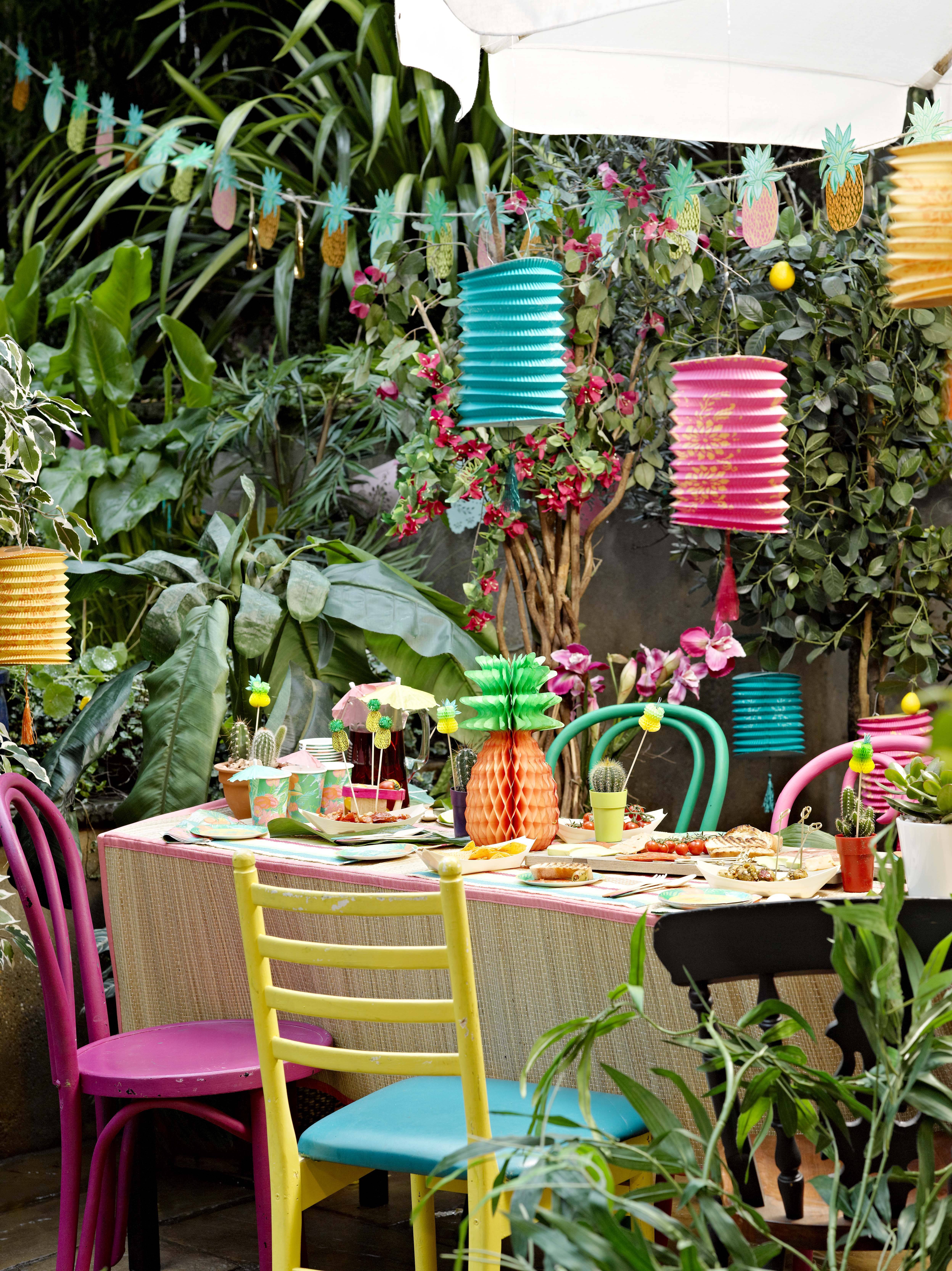 Hedge Wall Background And Gold Name Sign